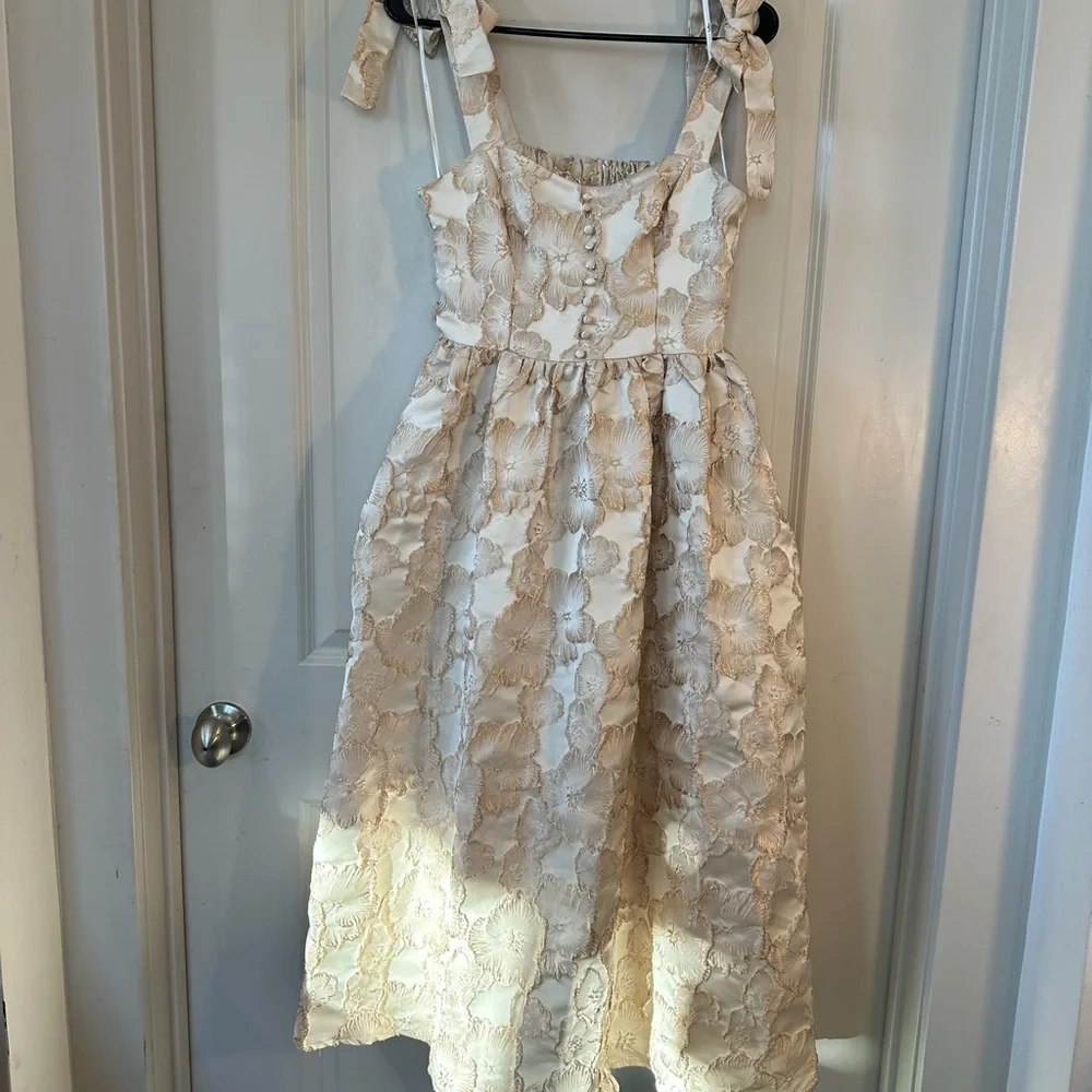 Lulu’s Cream & Gold Floral Jacquard Tie Strap Pockets Full Skirt MIDI Dress, S - Picture 13 of 14